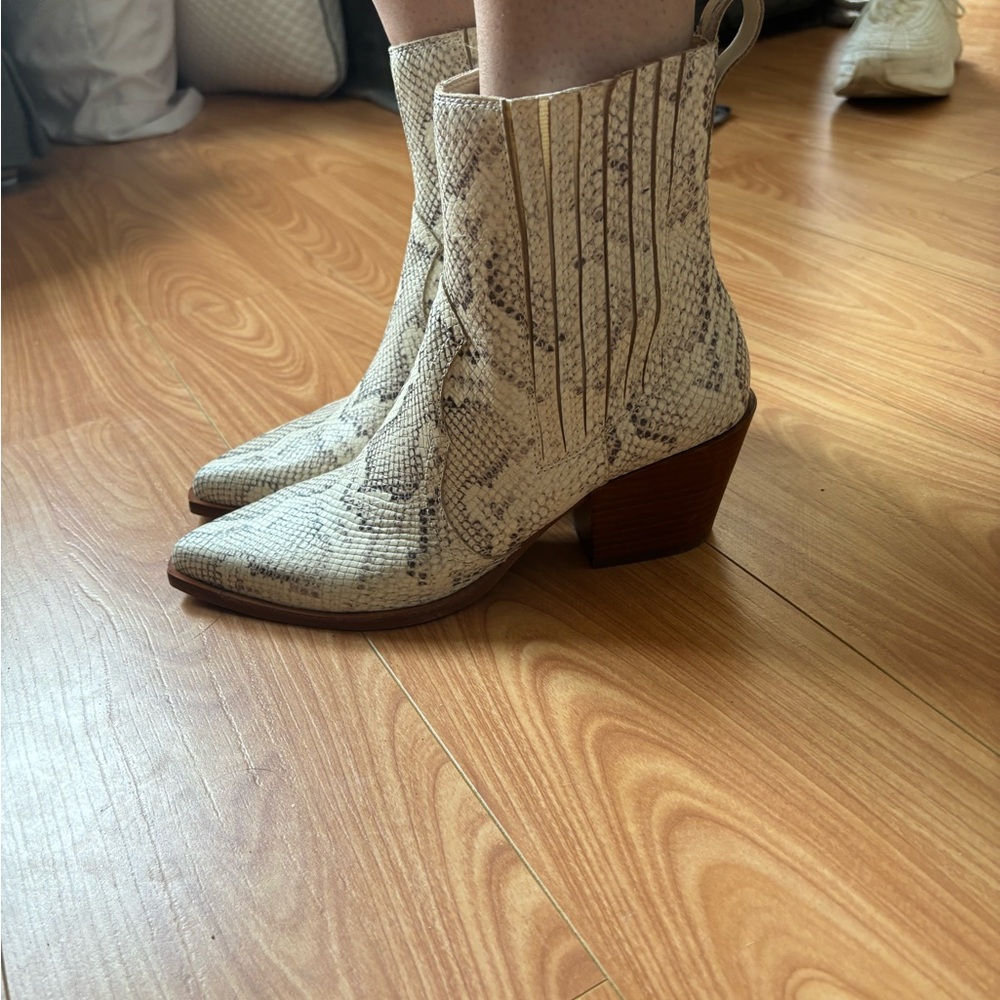 Dolce vita booties, brand new!